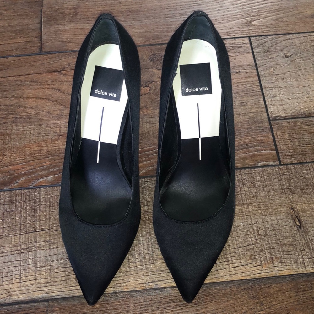 Dolce Vita satin pump
